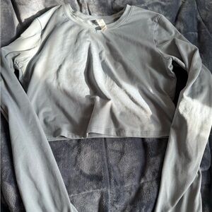 ALO Yoga Light Gray Long Sleeve Crop Top